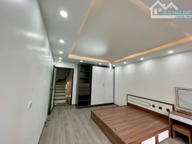 BÁN GẤP NHÀ THẠCH BÀN-  40m2 x 6T -  THANG MÁY - NGÕ NÔNG - Ô TÔ TRÁNH - 2