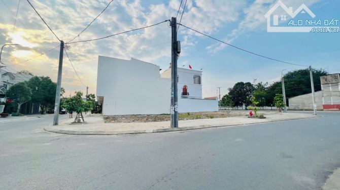 Bán Đất Biệt Thự Ngay KDC Tân Phong DT 243m2 Góc 2 Mặt Tiền Chỉ 8 Tỷ - 3