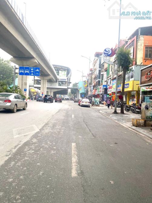 MẶT ĐƯỜNG KHUYỄN KHUYẾN VĂN QUÁN HÀ ĐÔNG PHÂN LÔ VỈ HÈ ĐÁ BÓNG KINH DOANH SẦM UẤT NHÀ 1 MẶ - 3