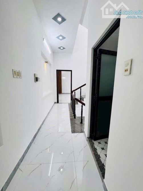 Bán nhà 2 lầu mới đường B19 kdc Hưng Phú dt 4.5x18 nhà thiết kế hiện đại sổ hồng hoàn công - 3