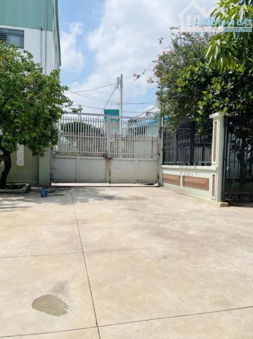 50x72 3269m2. Hơn 30tr/m2. Mặt tiền Nguyễn thị Sáu. Full thổ - 3