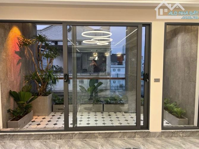 Hiếm! Rẻ, phố Nguyễn Văn Cừ 102m2 MT5m, 8 tầng thang máy, nội thất nhập khẩu. Nhỉnh 20 tỷ - 3