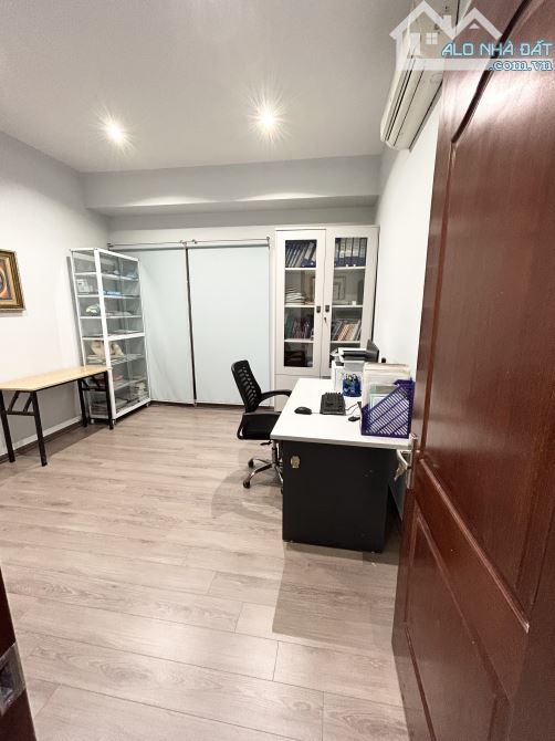Bán Căn hộ  135m2  dự án C