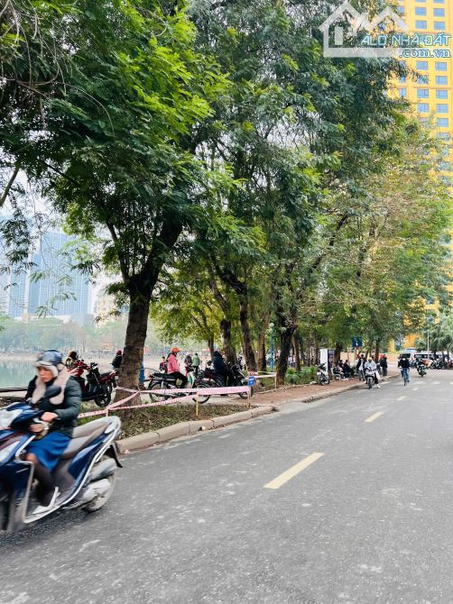 Cực Hiếm! Bán nhà DT 121m, MT 10m, phố Giảng Võ, Trần Huy Liệu, ô tô dừng đỗ, vỉa hè, KD - 3