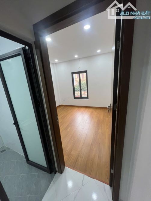 Cho thuê nhà nguyên căn ngõ 41 Tựu Liệt, 36m2, 4 tầng, 5 ngủ, 10 Triệu - 4