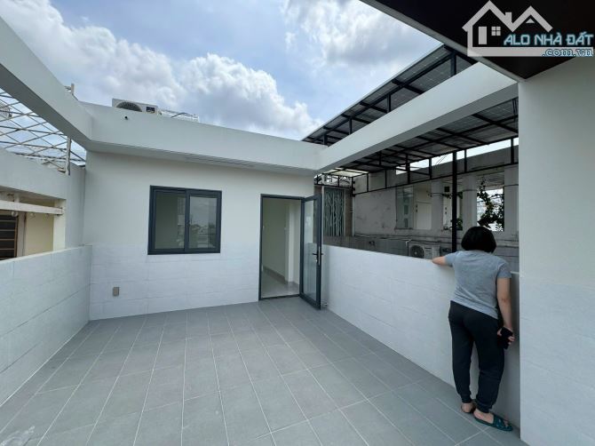 NHÀ BÁN 2 MẶT TIỀN TRƯỚC SAU ĐƯỜNG CHỢ LỚN P11 Q6 (4X18) HẦM 5 LẦU THANG MÁY. CHỈ 20 TỶ - 4