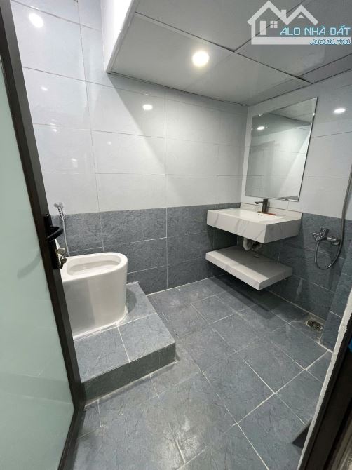 Bán căn Tập Thể ở Hai Bà Trưng, 70m2, 3 ngủ full đồ, 3.X Tỷ, thoáng sáng ở luôn. - 4