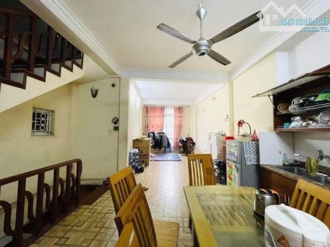 Bán nhà Phố Nguyễn Trãi, Thanh Xuân, vỉa hè kinh doanh. DT: 60m. Giá: 16 tỷ 9 - 4