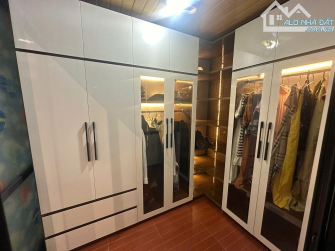 Bán Căn hộ  135m2  dự án C