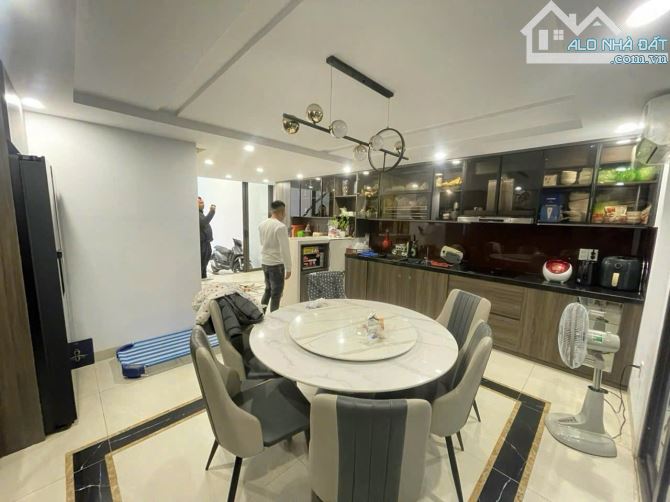 Nhà đẹp phố trần nguyên hãn có thang máy xây cực đẹp - 4