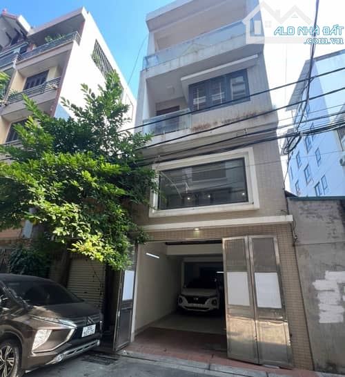Bán nhà Vũ Xuân Thiều , 4 Tầng , DT 56m2 , MT 4.2m , Giá 10.9 tỷ , Gara Ô tô - Nhà Dân xây - 4