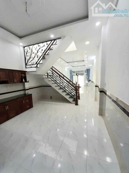 NHÀ MẶT TIỀN TRẦN THỊ HÈ, 82M2, KHU VỰC SẦM UẤT, ĐANG CHO THUÊ 10TR/1TH, NHỈNH 6 TỶ - 5