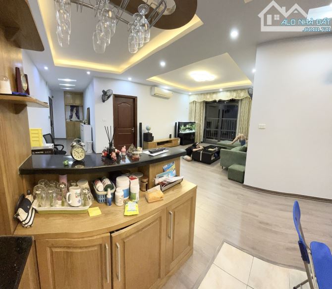 Bán Căn hộ  135m2  dự án C