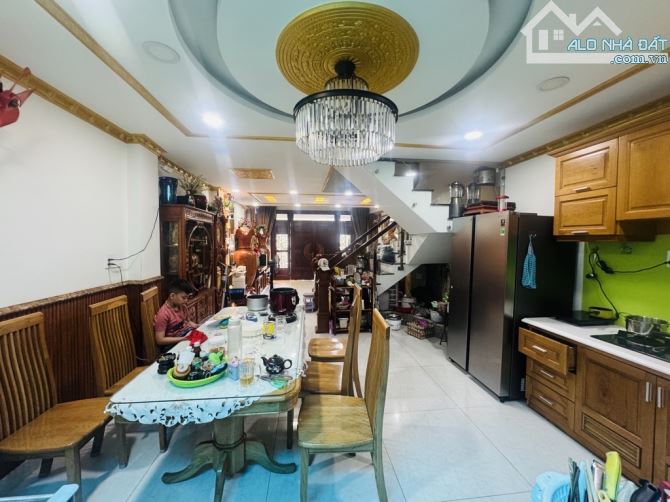 TÂN PHÚ - HẺM XE HƠI - NHÀ ĐẸP 5 TẦNG - 66M2 - NGANG GẦN 5M (4,7X14)- 4PN 6WC - AN NINH YÊ - 5