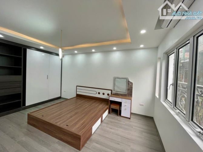 BÁN GẤP NHÀ THẠCH BÀN-  40m2 x 6T -  THANG MÁY - NGÕ NÔNG - Ô TÔ TRÁNH - 5