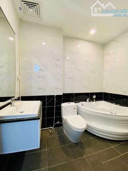 Bán nhà Huỳnh văn bánh Phú nhuận - 5 tầng - ô tô đậu - 8,9 tỷ. - 6