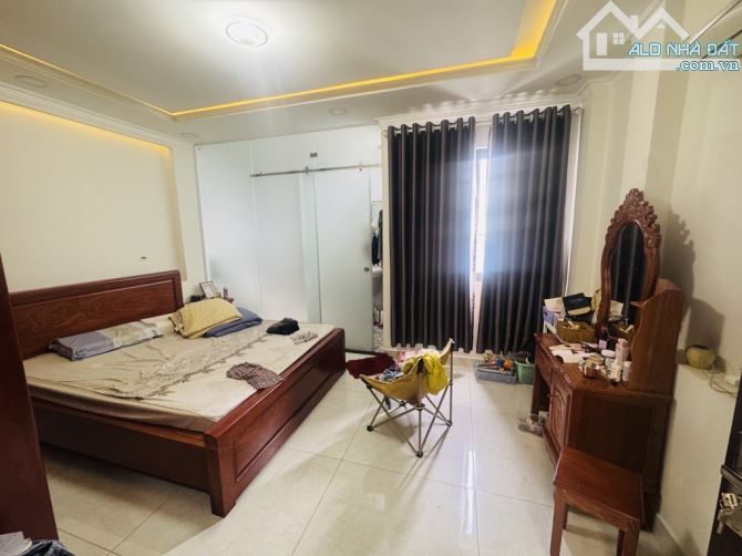 TÂN PHÚ - HẺM XE HƠI - NHÀ ĐẸP 5 TẦNG - 66M2 - NGANG GẦN 5M (4,7X14)- 4PN 6WC - AN NINH YÊ - 8