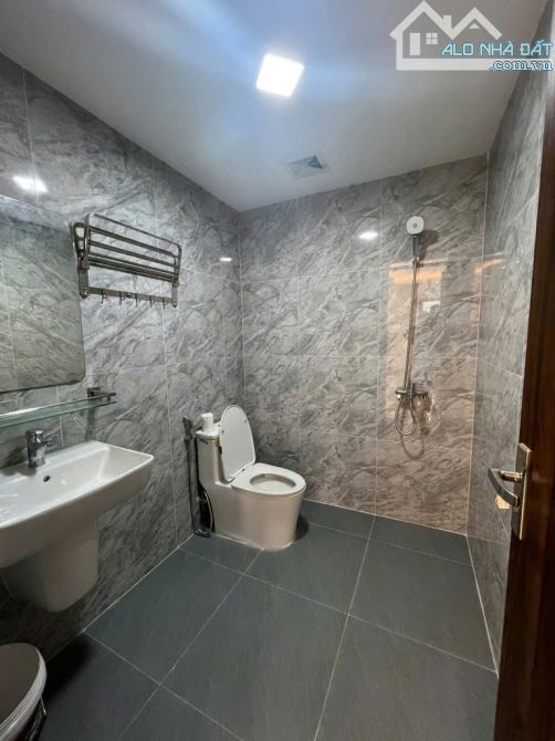 LIỀN KỀ - PHÂN LÔ - KINH DOANH - VỈA HÈ - Ô TÔ TRÁNH, DỪNG ĐỖ, VÀO NHÀ. - 9
