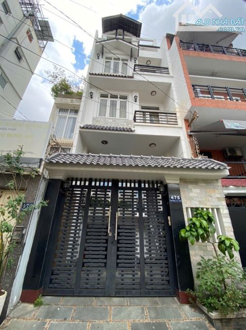 bán gấp siêu phẩm góc 2 MT Đoàn Thị Điểm. DT: 15x4m - 60m2, 5 tầng-  Gía: 18 tỷ