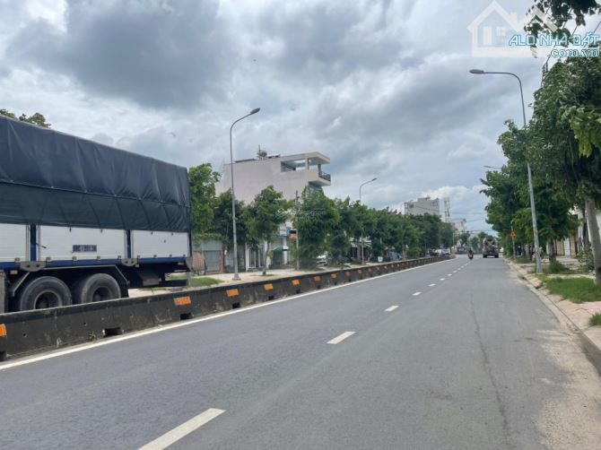 Bán đất mặt tiền Lê Thị Riêng Q12 DT ngang 34.20x37 thổ cư 1.264 m2 giá 95 tỷ