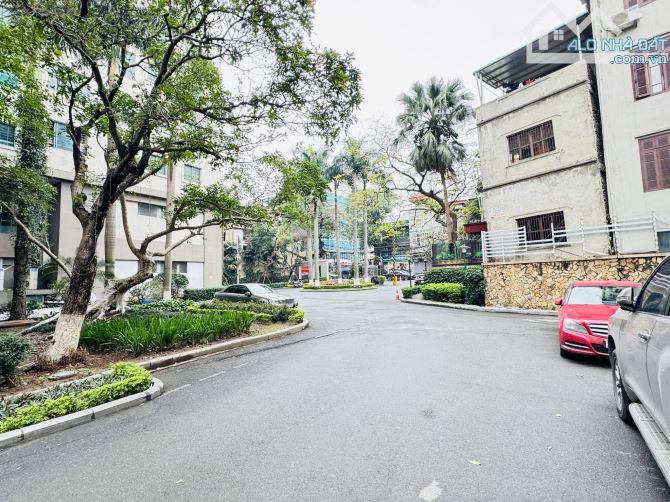 Bán biệt thự đẹp phố Hoàng Hoa Thám, Ba Đình. 160m2 4T, MT7m, vỉa hè, oto tránh. 39,39 tỷ.