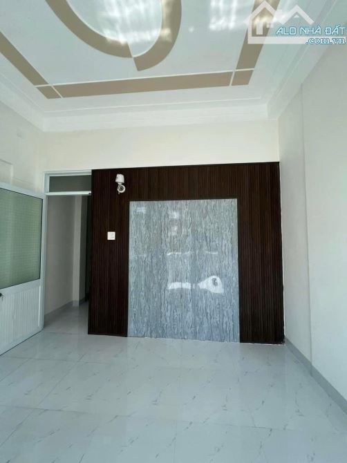 Bán nhà mặt tiền 4 m ngày phòng công chứng số 4 Lý Thường Kiệt phố biển Quy Nhơn