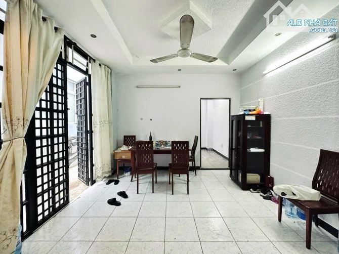NHÀ 2 TẦNG - 44M2 - XE HƠI CÁCH 1 CĂN - GẦN CHỢ CÂY QUÉO - NHỈNH 5 TỶ