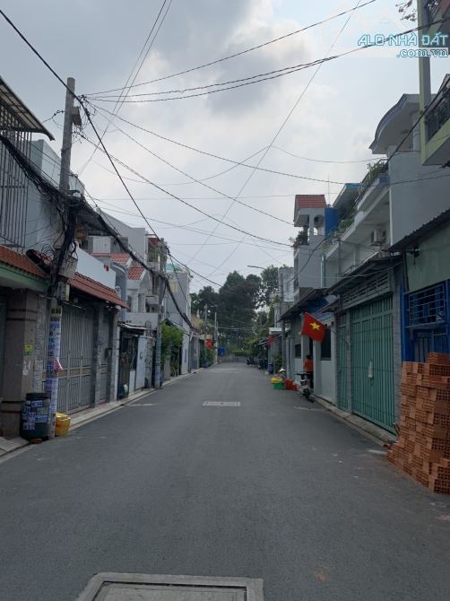 bán nhà 2 lầu đường Lê Văn Khương, DT 4x19m, vị trí kinh doanh tốt, giá chỉ 5,6 tỷ