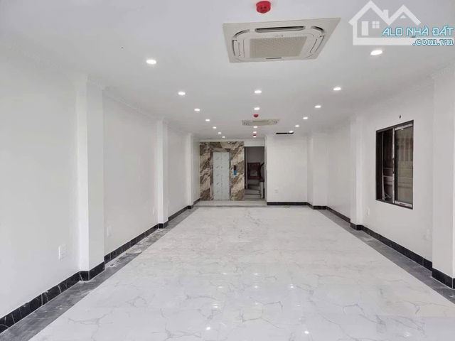 Bán tòa nhà VP Hoàng Quốc Việt, Cầu Giấy 80m2, 8T, MT 6m, ô tô, kinh doanh, hơn 40 tỷ