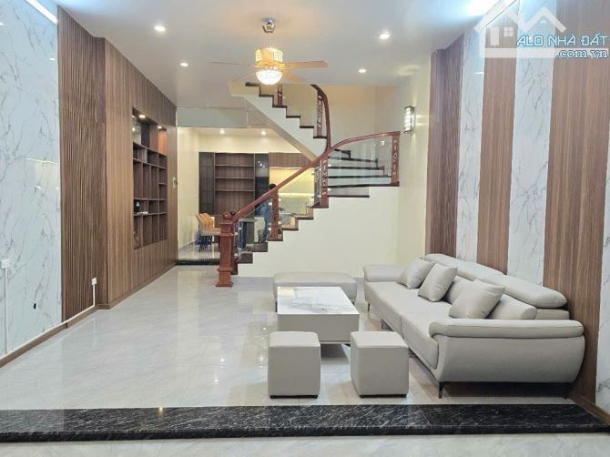 Bán Nhà Xuân Đỉnh, Thang máy, 3 bước ra Ngoại Giao đoàn, Gần ô tô, 55m2, nhỉnh 11 tỷ