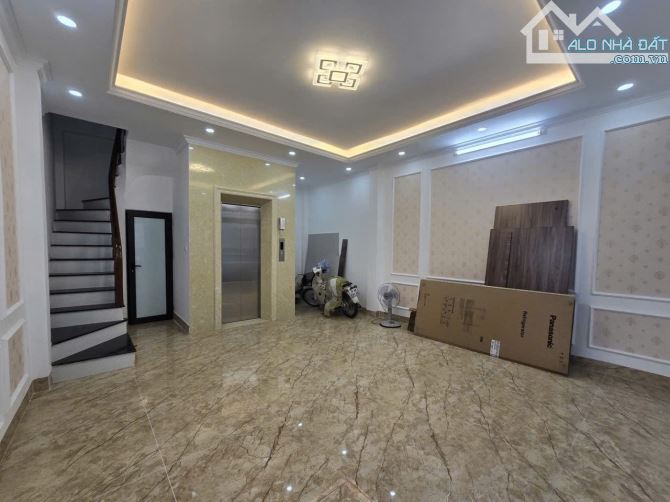 Thiên nga vàng ! Hoa hậu Đường Bưởi 42m2, 6T TM, ngõ vip, đẹp lung linh, sát ô tô tránh, M