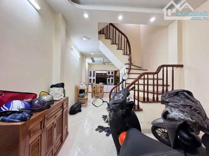 Siêu Hiếm! Pháo Đài Láng - Đống Đa, Lô góc, ô tô đỗ cổng, nhà đẹp sát phố, 5 Tầng, 10.6 Tỷ