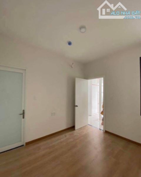 Cần bán căn hộ 55m2, tầng 17 , view đẹp về CITY , chung cư Sài Gòn Intela