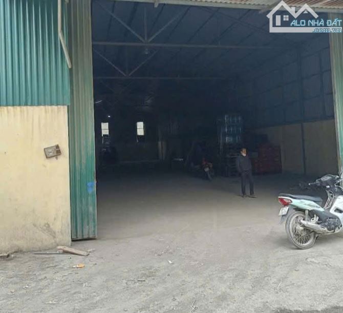 Cho thuê kho xưởng tại kiêu kỵ gia lâm , DT 1000m² & 600m² xe công vào kho có pccc cơ bản