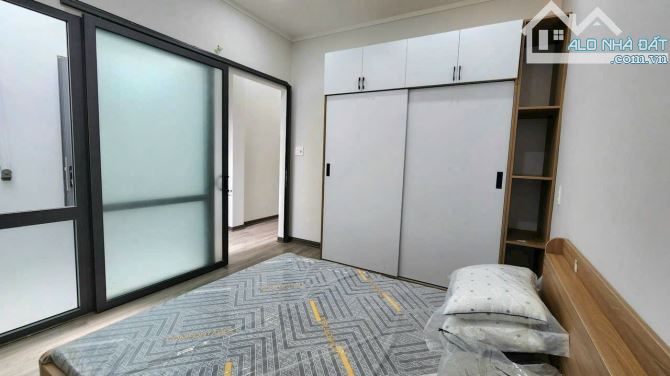 cần bán nhà 4 lầu có thang máy mặt tiền NGUYỄN ĐỨC CẢNH