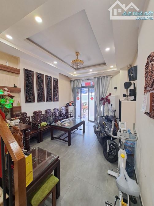 cần bán, KHU KD SẦM UẤT MẶT TIỀN ĐƯỜNG tân thới nhất 10 quận 12, giá siêu rẻ, chỉ 5.998 tỷ
