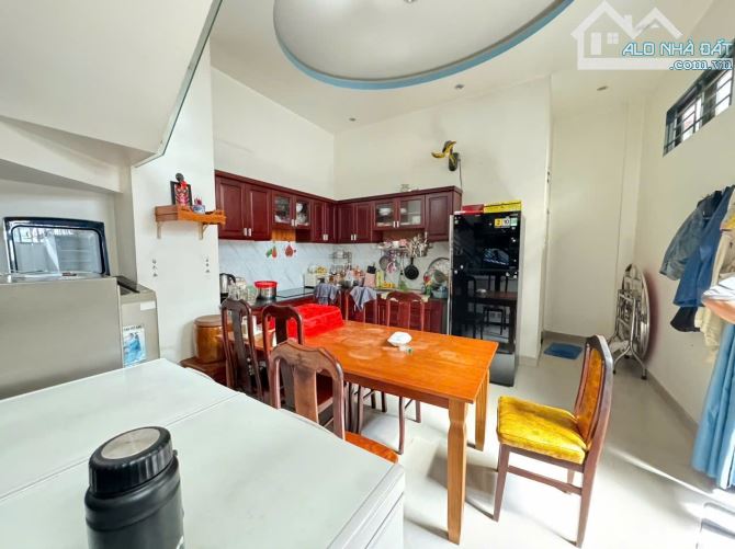 Bán nhà đẹp hẻm xe tăng - 62m2, 2 tầng, Lã Xuân Oai - Chỉ 5.6 tỷ