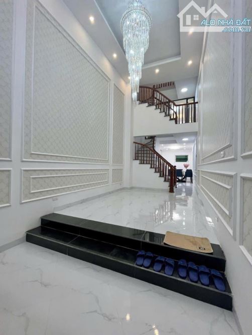 BÁN NHÀ PHỐ 8/3 - 50M NHỈNH 9TỶ - MẶT NGÕ THÔNG - 3GÁC ĐỖ CỬA - FULL NỘI THẤT
