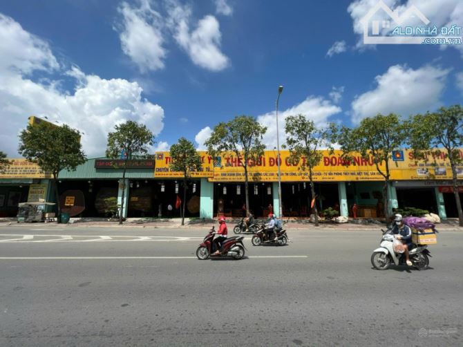 Chủ cần bán đất mặt tiền đường Hà Huy Giáp - Phường Thạnh Lộc tổng diện tích 3.400m2 giá