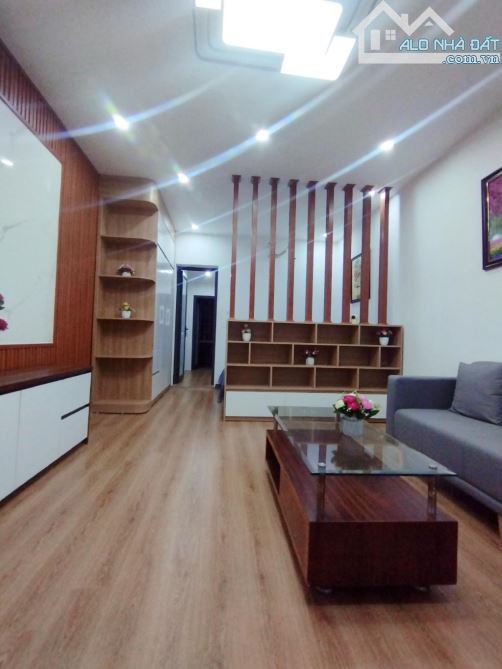 Bán căn hộ 75m2ngủ ô tô đỗ dưới cửa, phố Phương Mai, Sổ Đẹp chỉ 2,9tỷ.