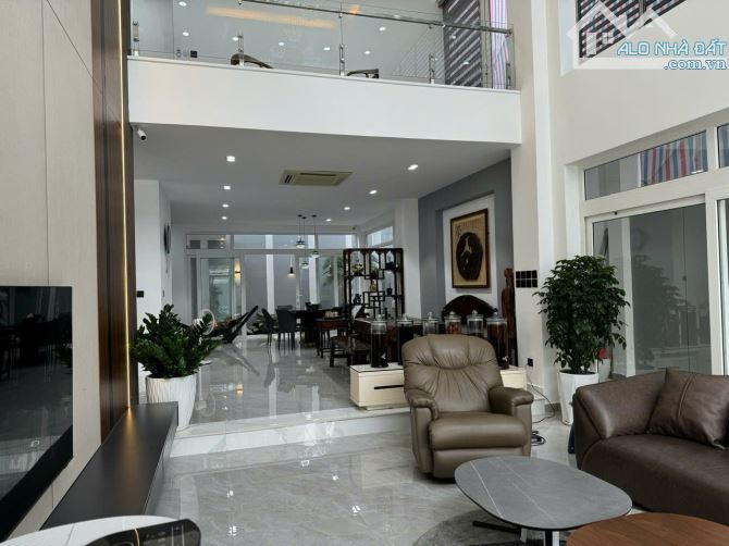Bán Nhà MT Nguyễn Thị Minh Khai Q.3 - 4x26m - 4 tầng - HĐT 100tr - giá chỉ 40 tỷ. - 1