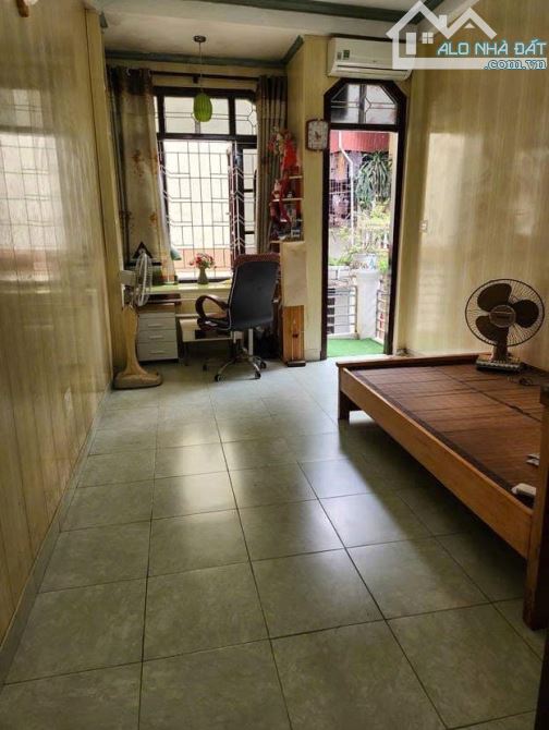 BÁN GẤP NHÀ TÂN MAI ĐẸP LONG LANH SÁT OTO GẦN TRƯỜNG CHỢ 32M2 6 TẦNG CHỈ 4.4 TỶ - 1