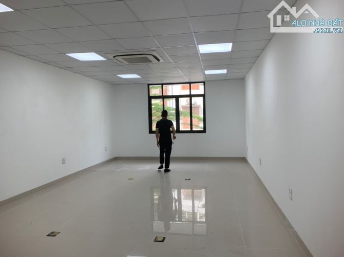 Cho thuê nhà đường Xuân La, Tây Hồ, HN. DT 101m2, 6 tầng, thông sàn, có thang máy. Giá 60t - 1