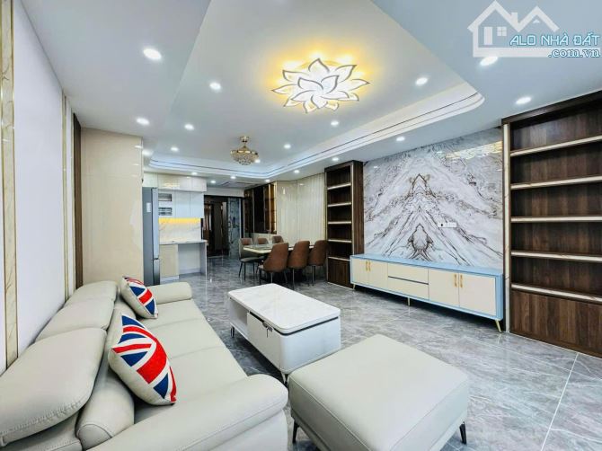Bán nhà đẹp Nguyễn Sơn, Gia Thụy DT 45 M2, 7 Tầng, MT 4,3M, GARA 2 Ô TÔ, THANG MÁY
