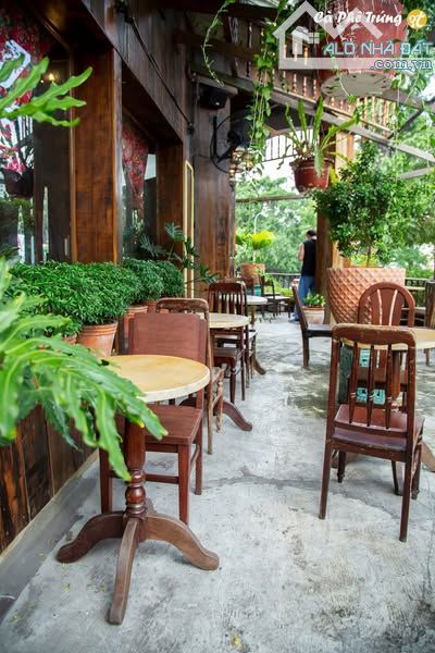 Cho thuê QUÁN CAFE BIỆT THỰ GÓC 2MT Điện Biên Phủ, Q3. Dt: 18x10m, Kc: trệt 1 lầu - 1