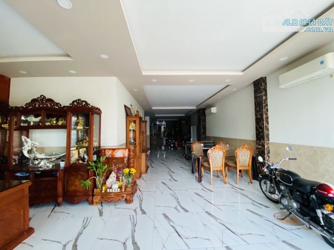 Bán Khách sạn 5 tầng - 337m2, mặt tiền đường 215, TP.Thủ Đức, giá siêu hời chỉ 27.5 tỷ - 1