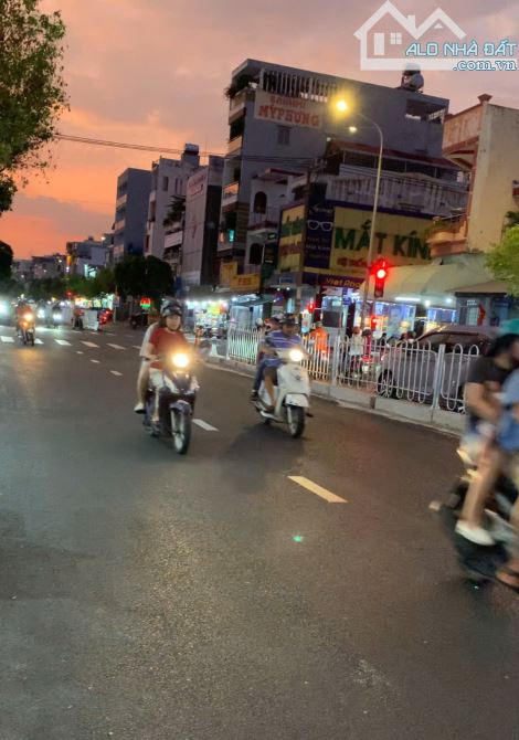 HOT! MT Nguyễn Sơn góc Thoại Ngọc Hầu - DT: 4 X 25, CN: 100m - 4 Tầng - HDT: 50 tr - 19 Tỷ - 1