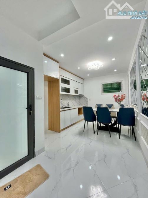 BÁN NHÀ PHỐ 8/3 - 50M NHỈNH 9TỶ - MẶT NGÕ THÔNG - 3GÁC ĐỖ CỬA - FULL NỘI THẤT - 1