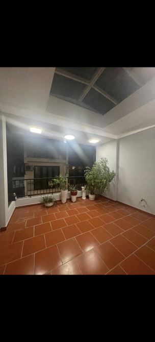 - Bán nhà Lạc Trung, khu phân lô Vip, 68m2 mặt tiền 4.5m x 5 tầng. Giá 18 tỷ - 1