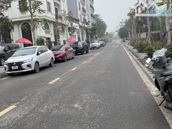 SIÊU HIẾM 1 MẢNH ĐẤT NGỌC THUỴ CÓ 1 KHÔNG 2 , ĂN TIỆN ÍCH KHAI SƠN HILL , TRƯỜNG , CHỢ